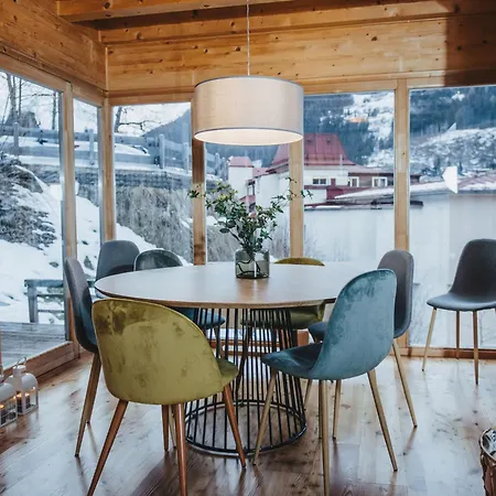 1018 By Interhome